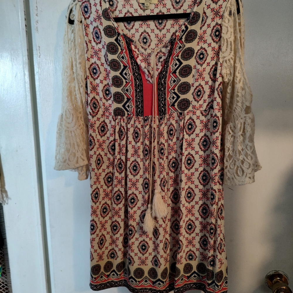 Boho style short dress. Size Small. - Picture 3 of 9